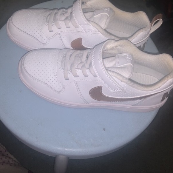 Nike shoes - Picture 3 of 6